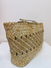 Load image into Gallery viewer, Kete whakairo - natural