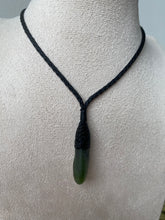 Load image into Gallery viewer, Tumbled Pendants – Pounamu Lashing Binding 2