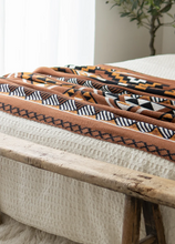 Load image into Gallery viewer, Kōkōwai full throw paraikete