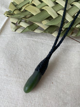 Load image into Gallery viewer, Tumbled Pendants – Pounamu Lashing Binding 2
