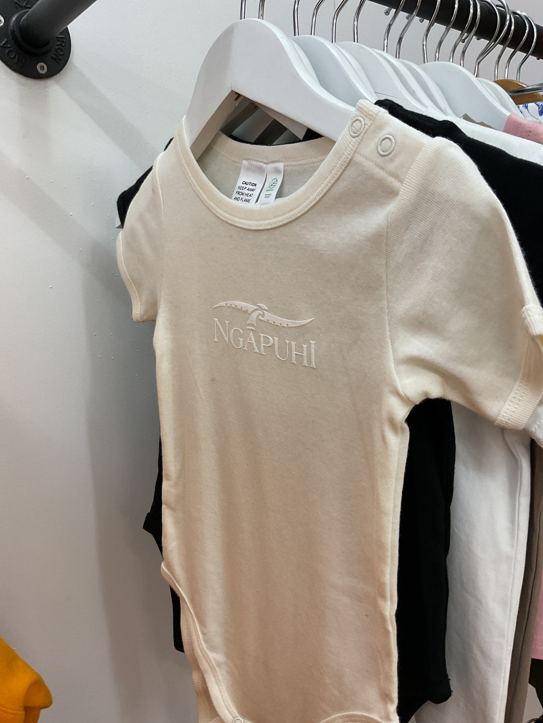 Classic Ngapuhi Pepi Onesie - Natural