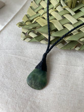 Load image into Gallery viewer, Tumbled Pendants – Pounamu Lashing Binding 3
