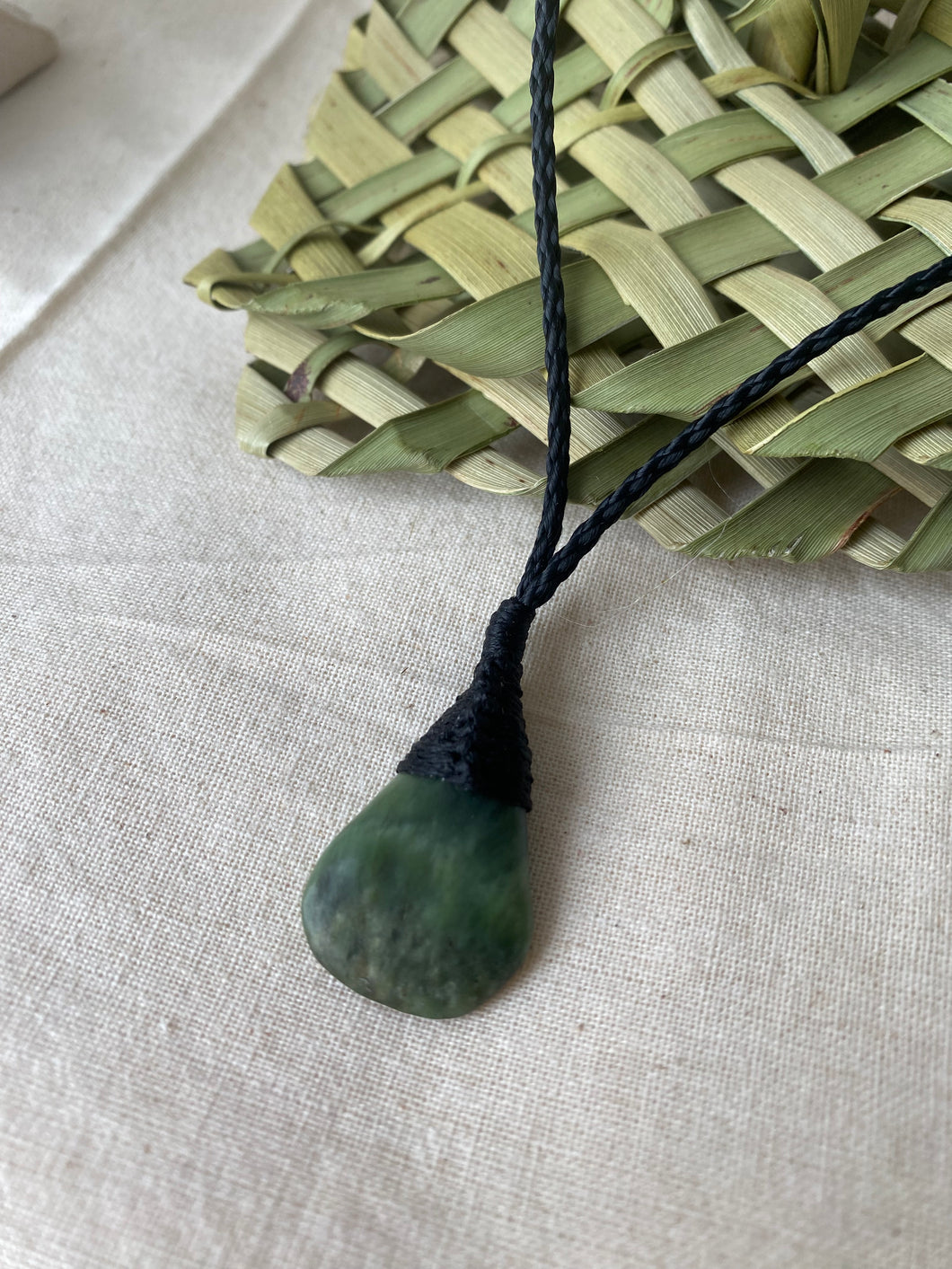 Tumbled Pendants – Pounamu Lashing Binding 3