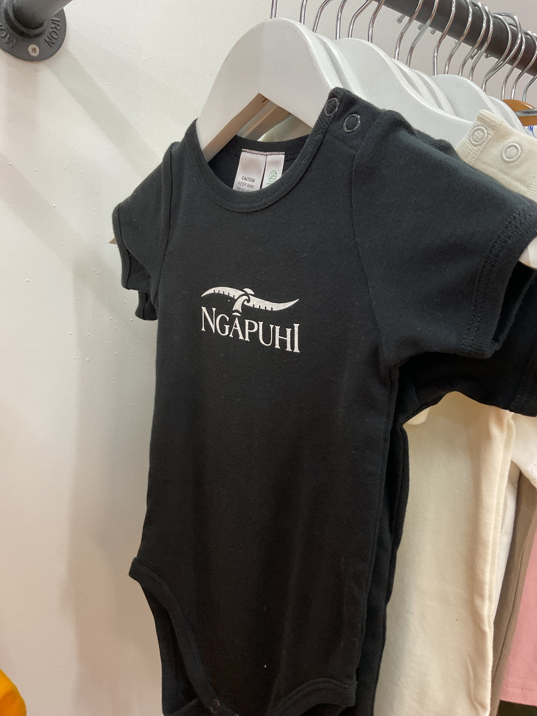 Classic Ngapuhi Pepi Onesie - Black