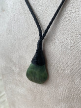 Load image into Gallery viewer, Tumbled Pendants – Pounamu Lashing Binding 3
