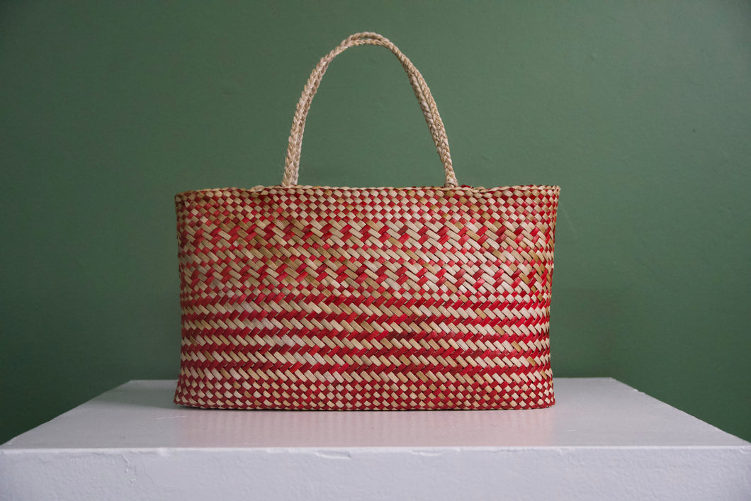Kete Whakairo - red/creme (Linda Biddle)