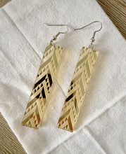 Load image into Gallery viewer, Piki Ake earrings
