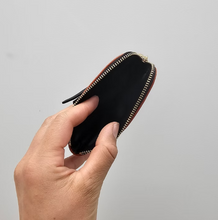 Load image into Gallery viewer, Tauaki Wallet - Pounamu green/ Clay Red
