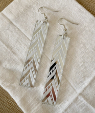 Load image into Gallery viewer, Piki Ake earrings

