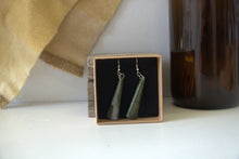 Load image into Gallery viewer, Resin earrings
