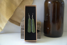 Load image into Gallery viewer, Resin earrings
