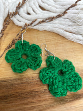 Load image into Gallery viewer, Green Putiputi -Crochet Earrings
