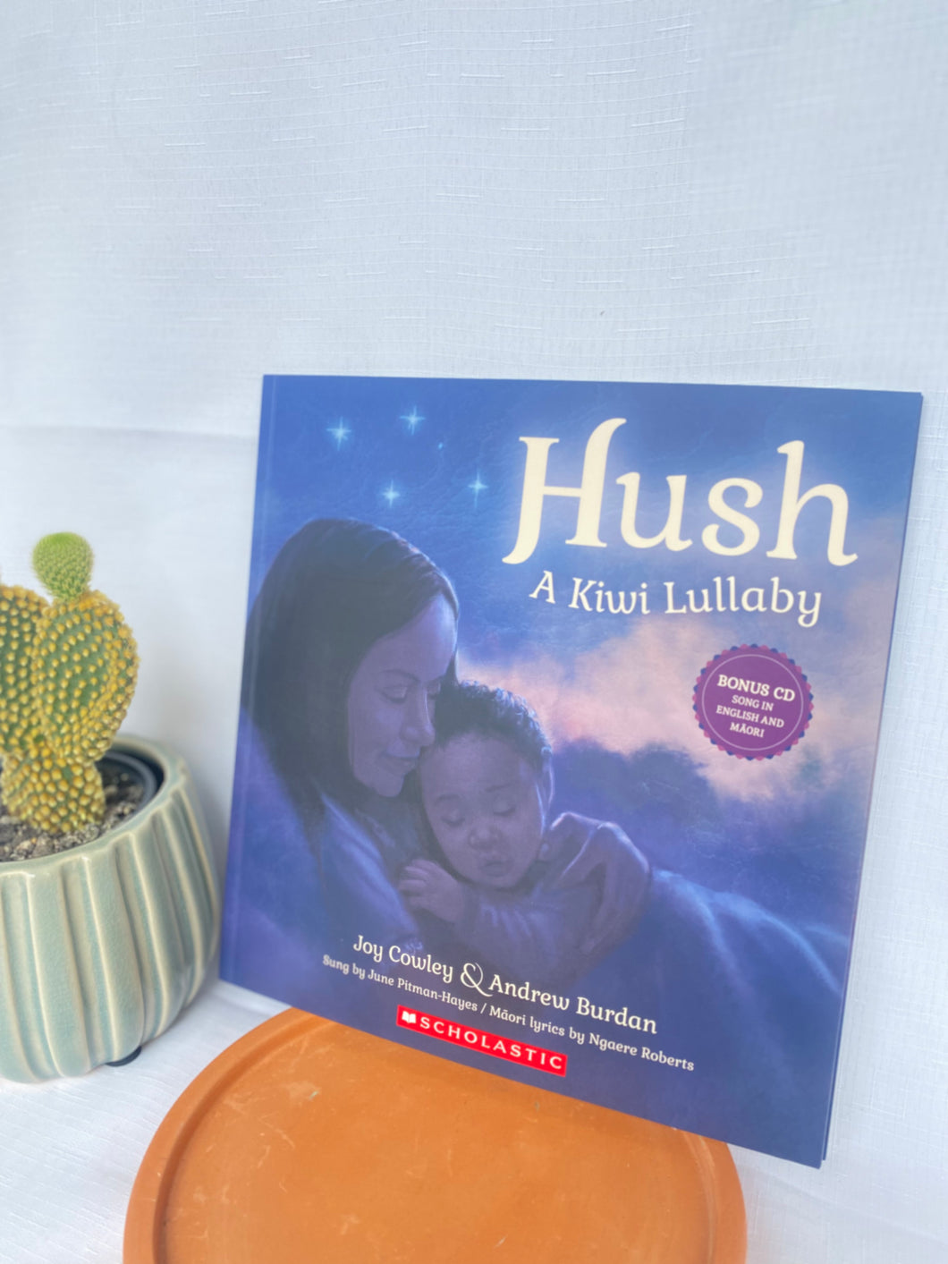 Hush: A Kiwi Lullaby Book With Bonus CD